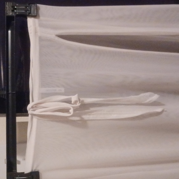 💙🌺Elegant White Mesh Sheer Skirt With Slit - Picture 4 of 12